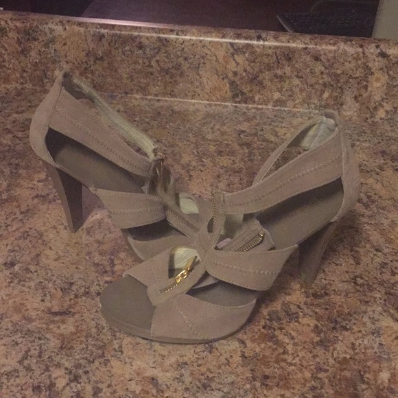 Heels - Picture 2 of 5